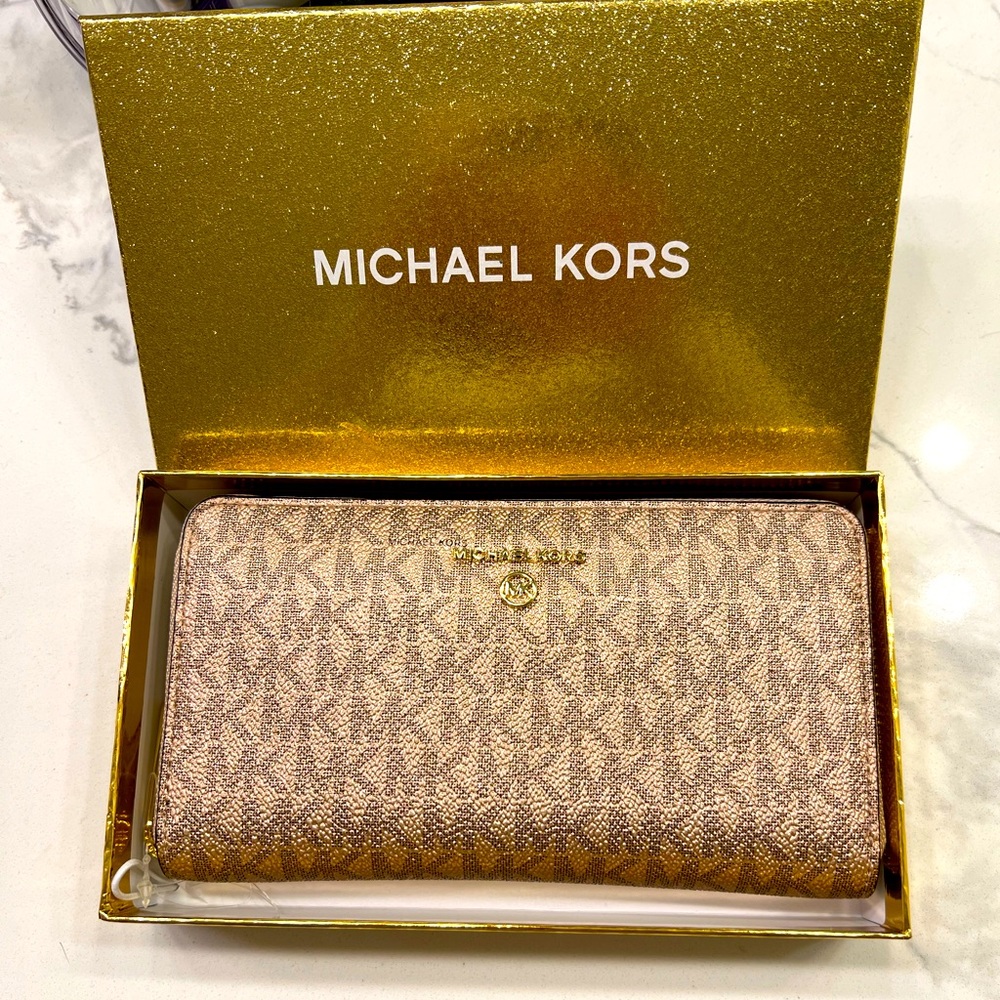 Michael Kors Gold Wallet Classic Design